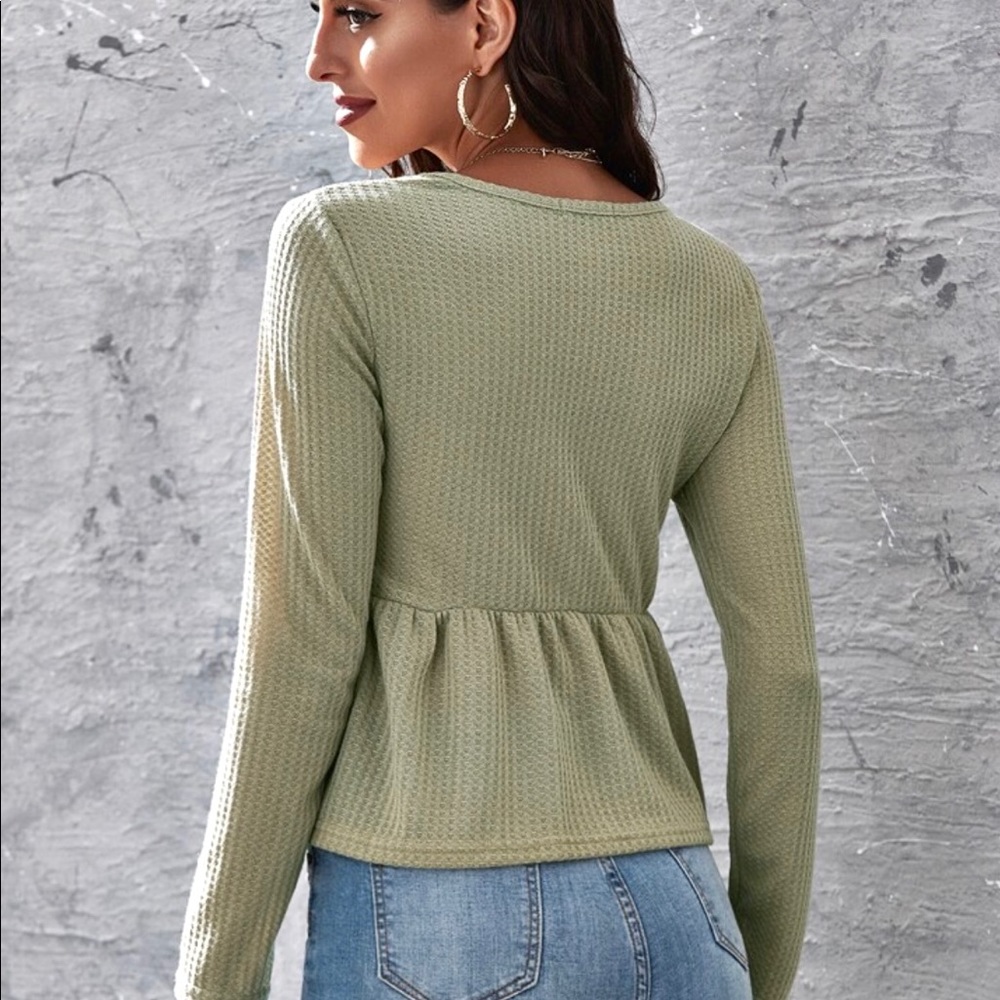 Ruffle Hem Tee 🌺 - Picture 3 of 6